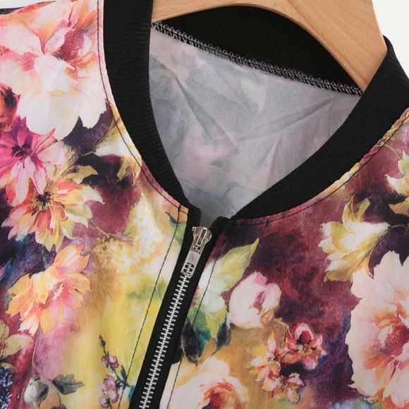 🌸Floral lightweight zip front jacket🌸 - Picture 3 of 6